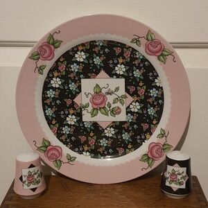 Vintage 2002 Mary Engelbreit Enesco 12" Plate And Salt & Peper Set Black & Pink